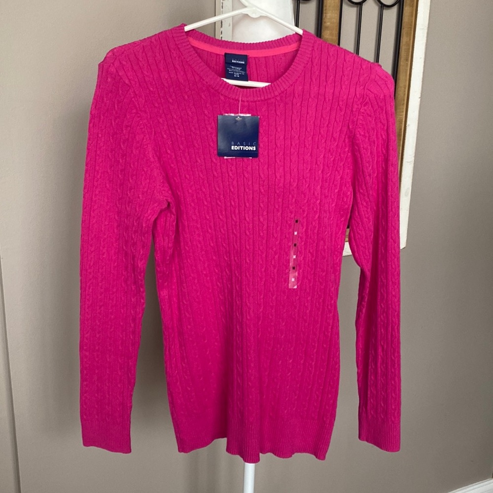 New with tag cable knit sweater